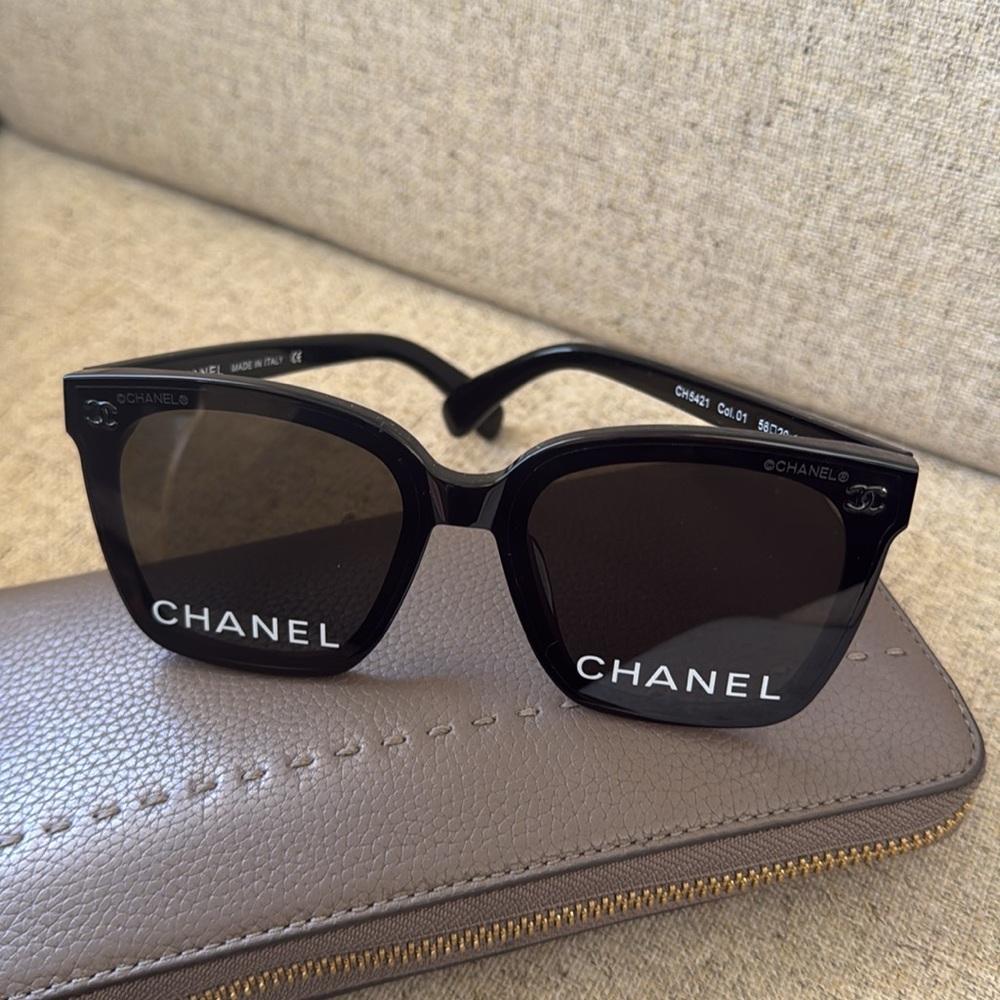 Authentic CHANEL sunglasses black Rare